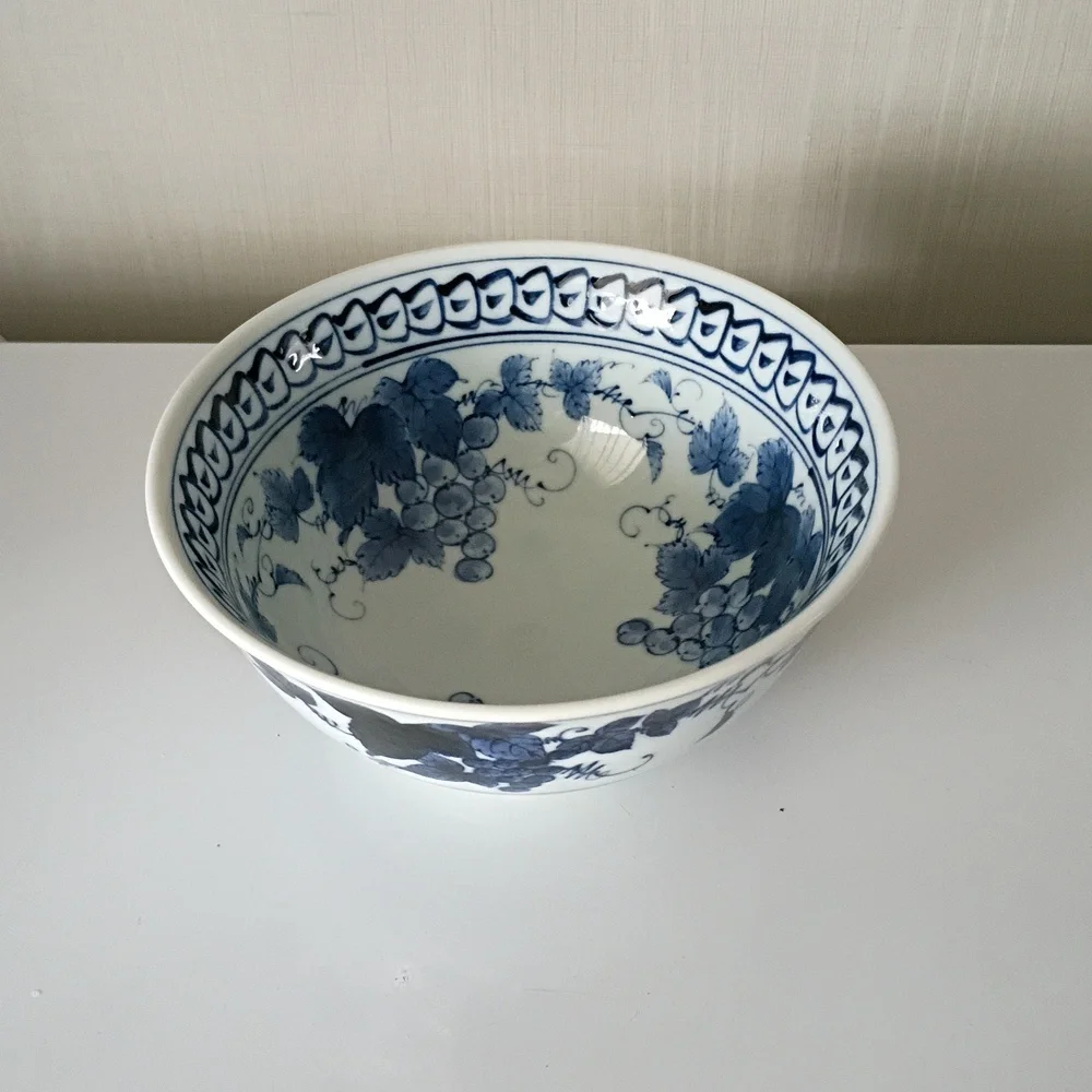RARE Vintage Japanese Porcelain Bowl Traditional Blue And White Grape Design - Picture 2 of 9
